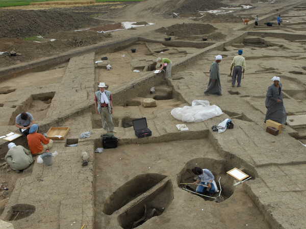 Ausgrabung des vorderasiatischen Palastes in Tell el-Dab‘a im Jahr 2008 © ÖAW